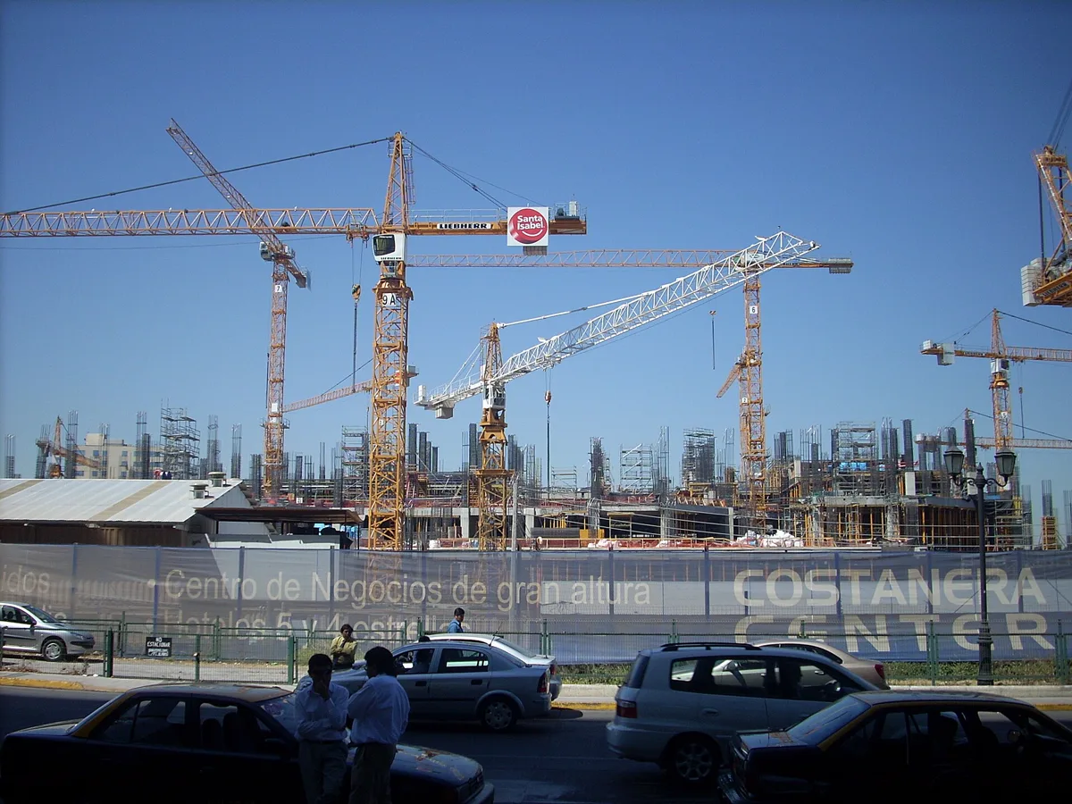 Construcción en Chile: grúas, terremotos y el desafío de la vivienda